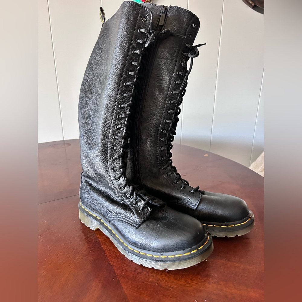 Dr. Martens 1B60 Lace Up Black Leather Tall Boots Women Sz US 9